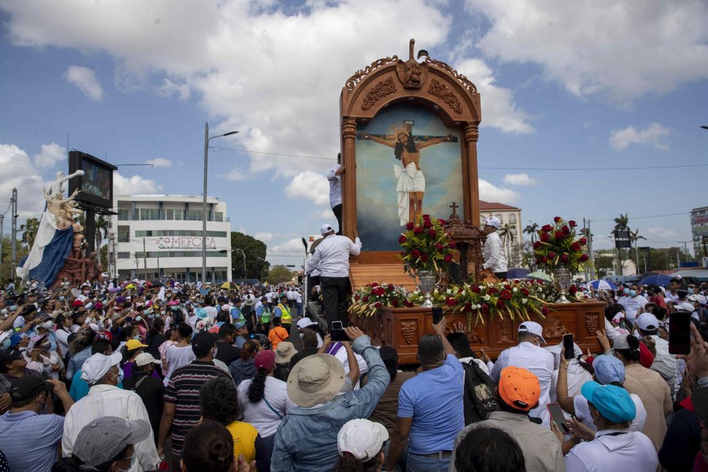 Las últimas procesiones religiosas se llevaron a cabo en 2022. A partir de 2023, la Iglesia católica no puede hacer actividades religiosas públicas por órdenes de la dictadura. Archivo | Divergentes.